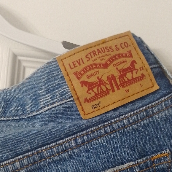 Levi's Jean Shorts - Picture 7 of 9